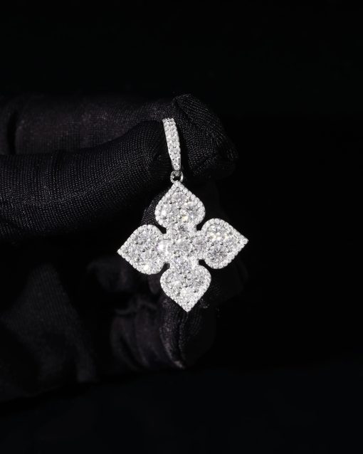 FOUR LEAF CLOVER PENDANT - Image 2
