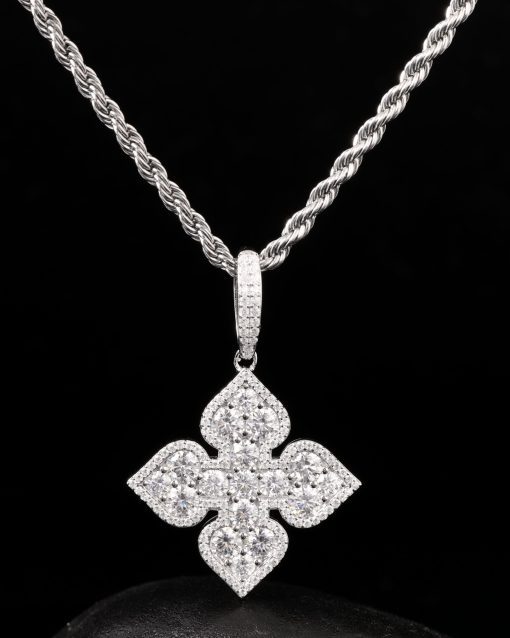 FOUR LEAF CLOVER PENDANT - Image 5