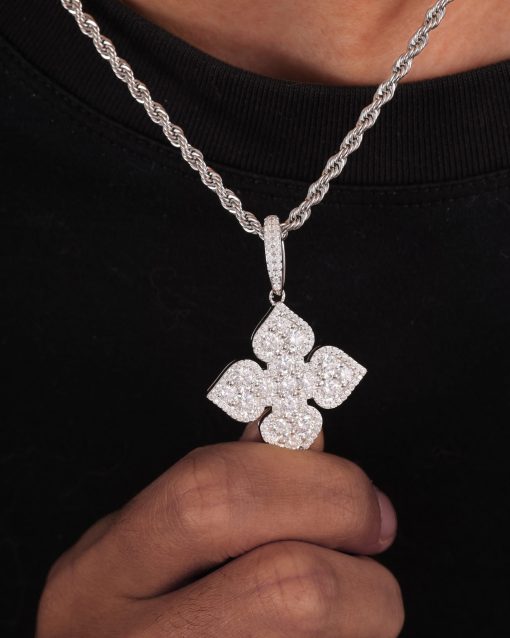 FOUR LEAF CLOVER PENDANT - Image 6