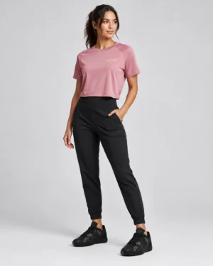 Dusty Rose Cropped T-Shirt & Black Jogger Set – Casual Athleisure Outfit