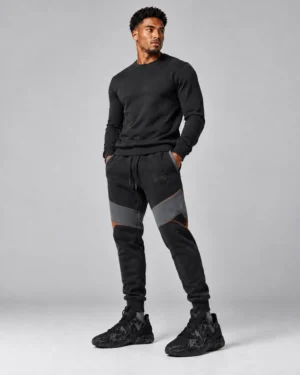 Black Techwear Jogger Set – Fleece Sweatshirt & Panelled Cargo Joggers